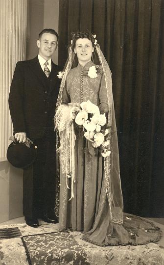 Frans en Marie Soetens - trouwfoto mei 1954.jpg